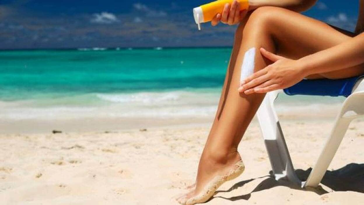 Tres de cada diez españoles se aplica crema para protegerse del sol