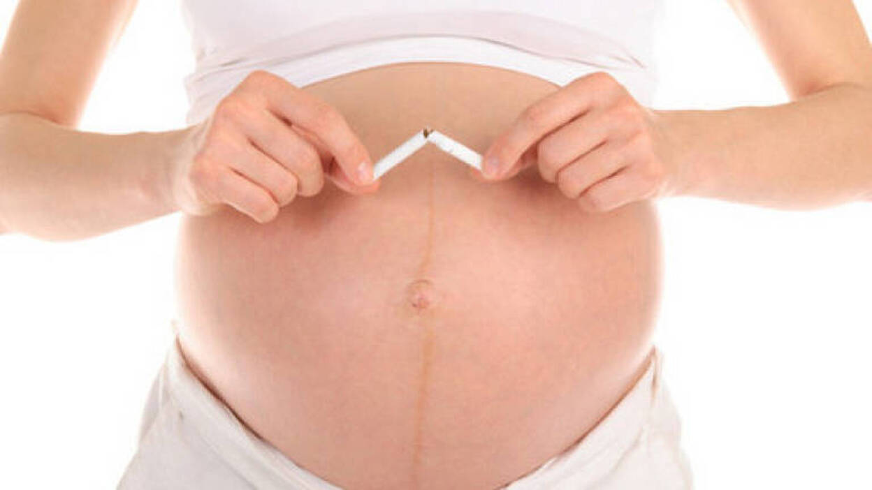 Sólo la mitad de las mujeres admiten que siguen fumando durante el embarazo