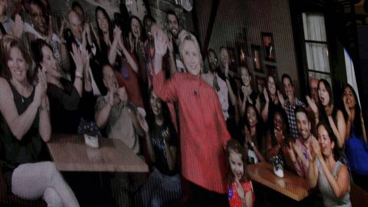 Clinton hace historia como primera mujer candidata a la Presidencia del país