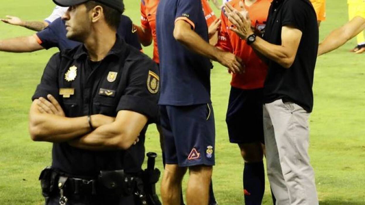 Setién: "Es un espectáculo muy triste"