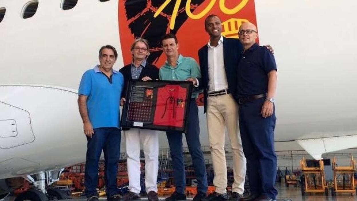 Air Europa presenta el avión del centenario del Real Mallorca