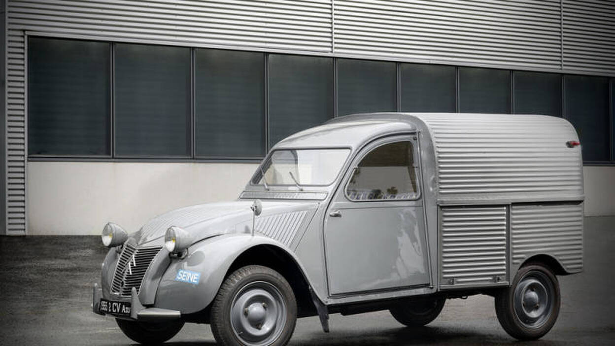 Citroën celebra el 65 aniversario del lanzamiento del 2 CV furgoneta
