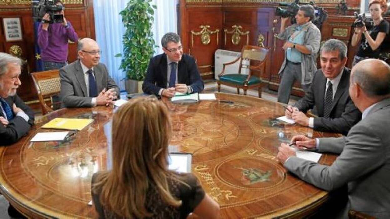 Canarias adelanta el cierre de las cuentas