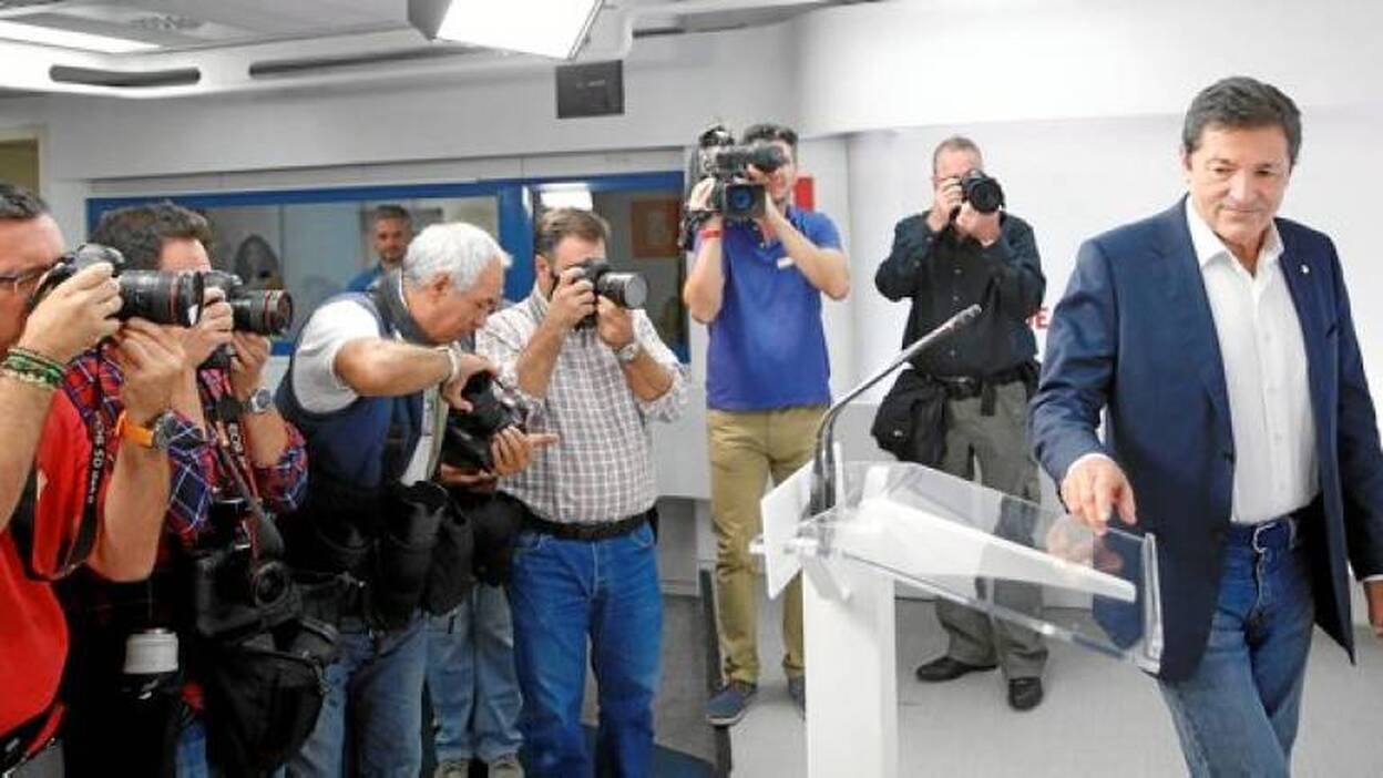 Fernández abre ya la puerta a la abstención