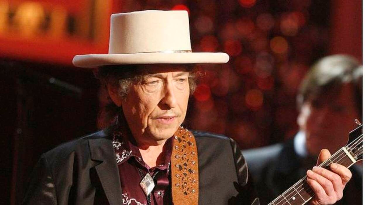 Bob Dylan reconoce el Nobel en su página web y después rectifica