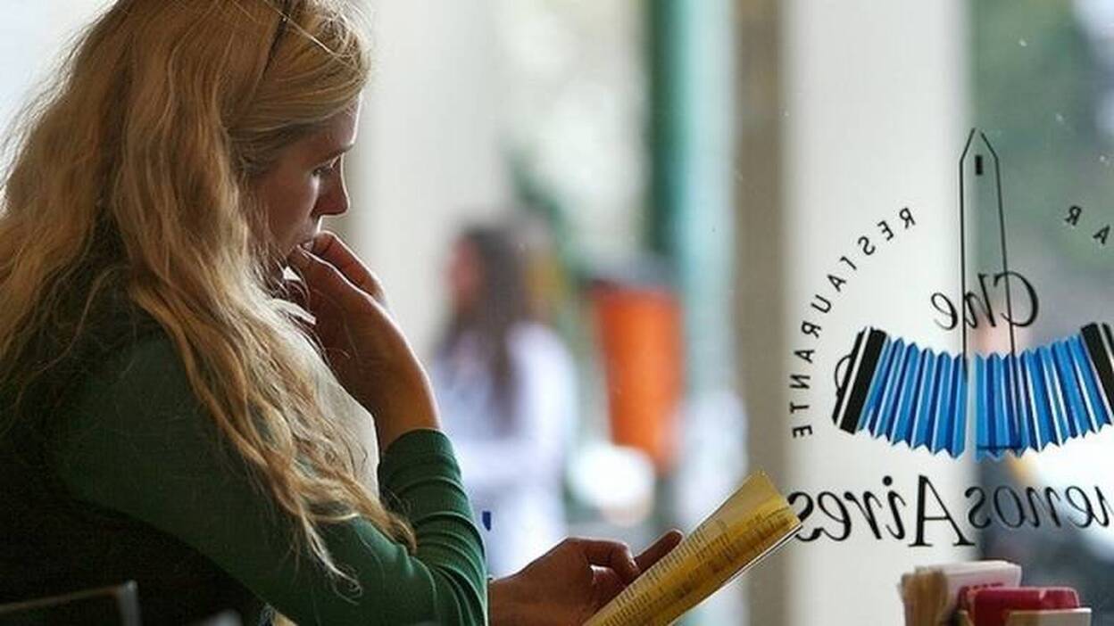 Las personas bilingües usan diferentes redes neuronales para leer idiomas 'opacos' o 'transparentes'