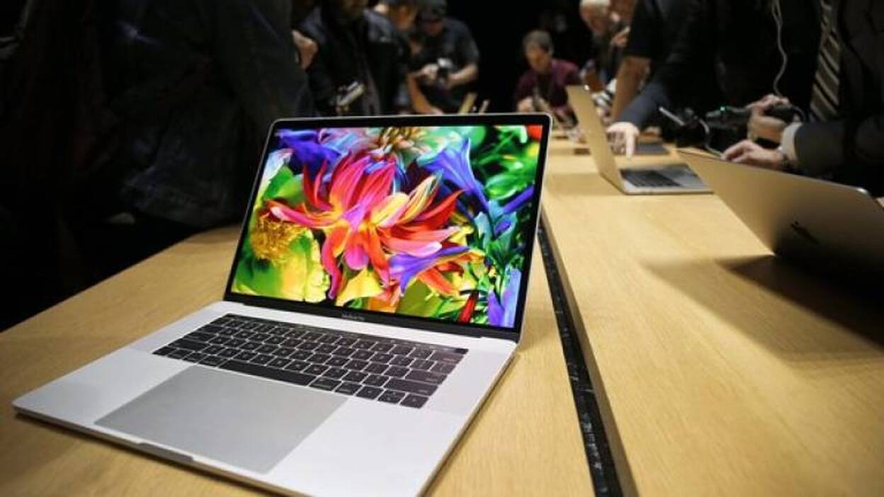 El nuevo MacBook Pro de Apple tendrá lector de huellas y barra táctil en el teclado