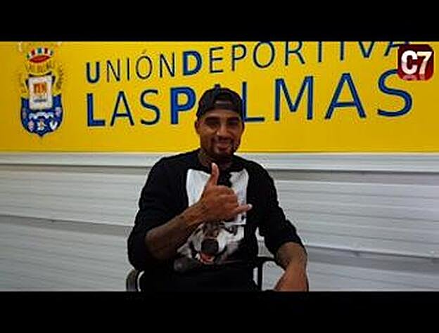 Saludo de Boateng a la afición de la UD