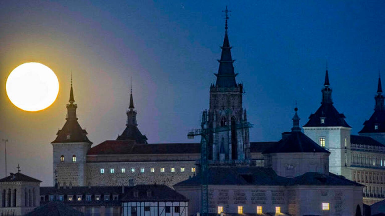 Arrollada por un tren al fotografiar la superluna
