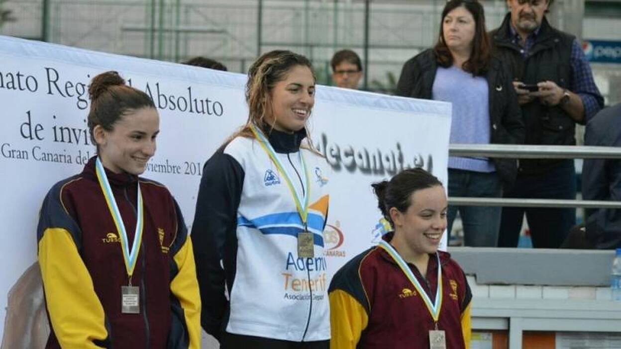 Michelle Alonso, doble campeona absoluta de Canarias de natación convencional