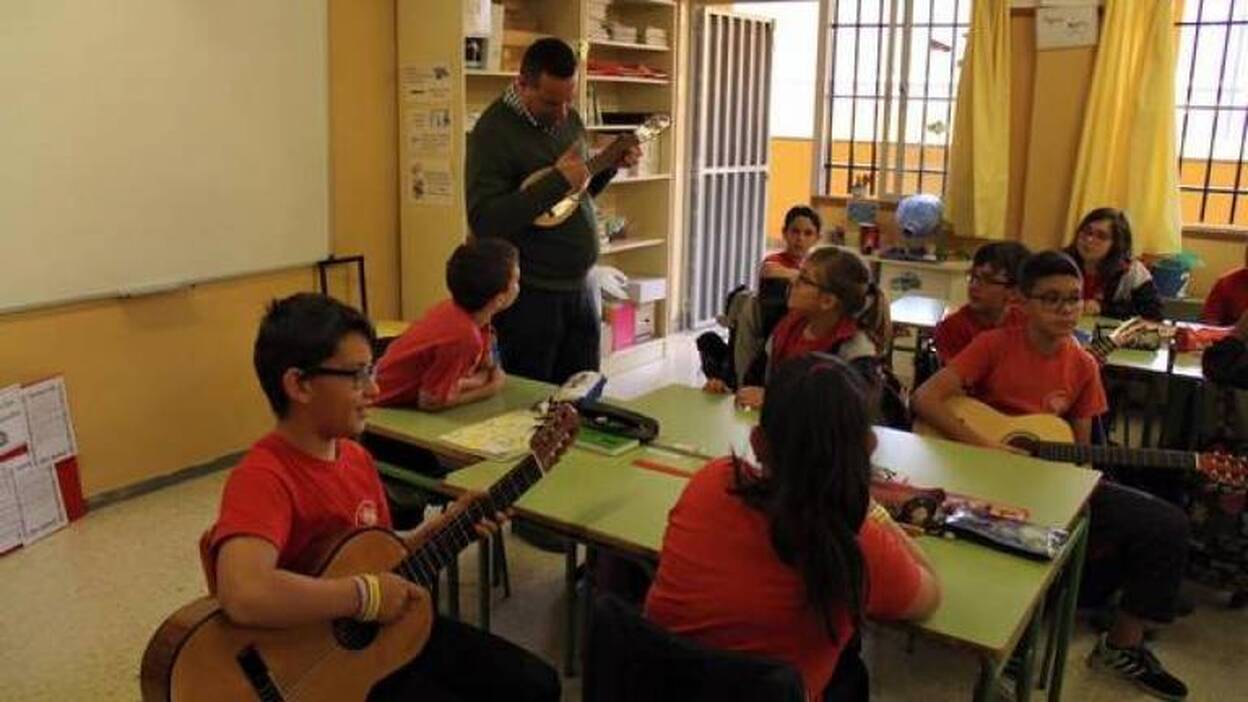 El Ayuntamiento de Moya promueve el baile tradicional canario en las escuelas