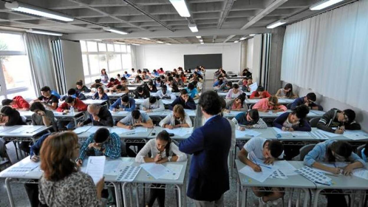 Canarias amplía los baremos para recibir beca universitaria