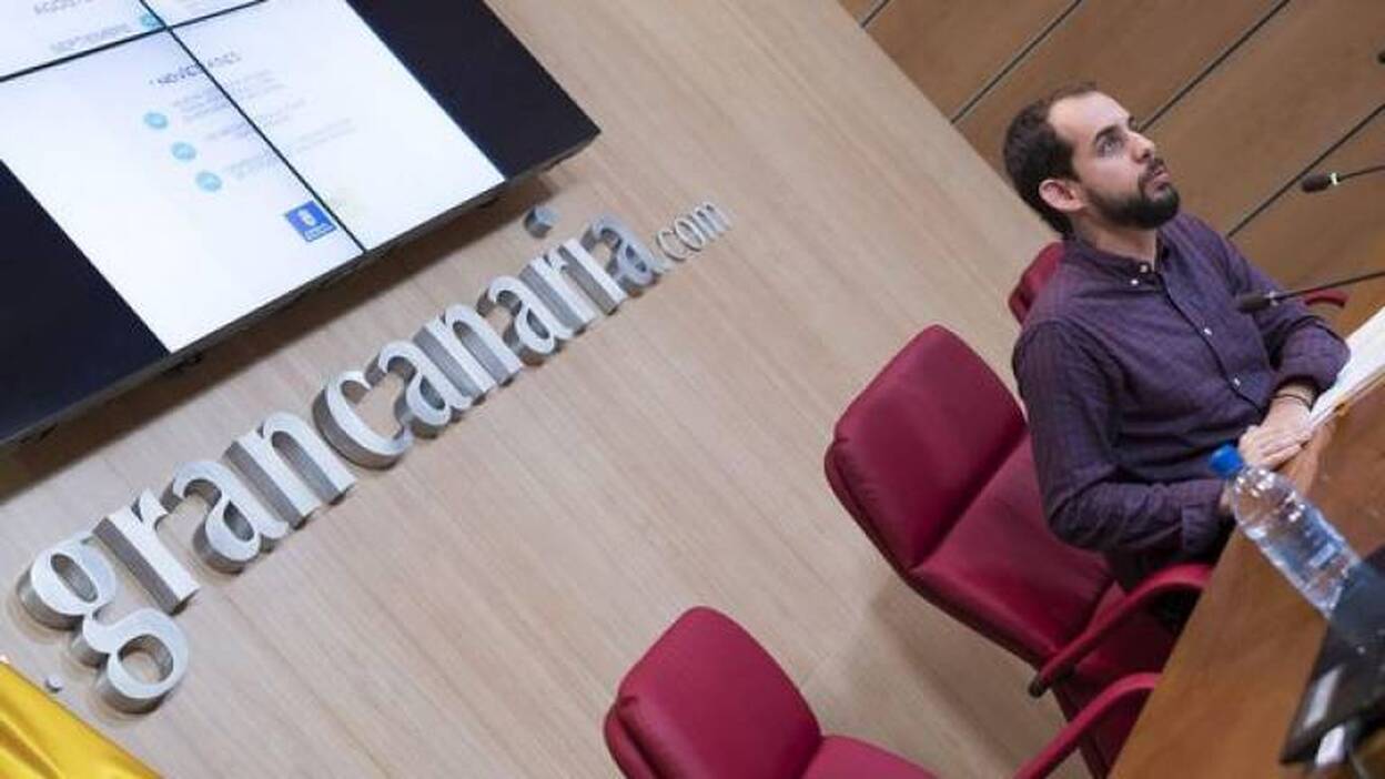 El Cabildo adelanta a febrero la convocatoria de becas para estudios universitarios