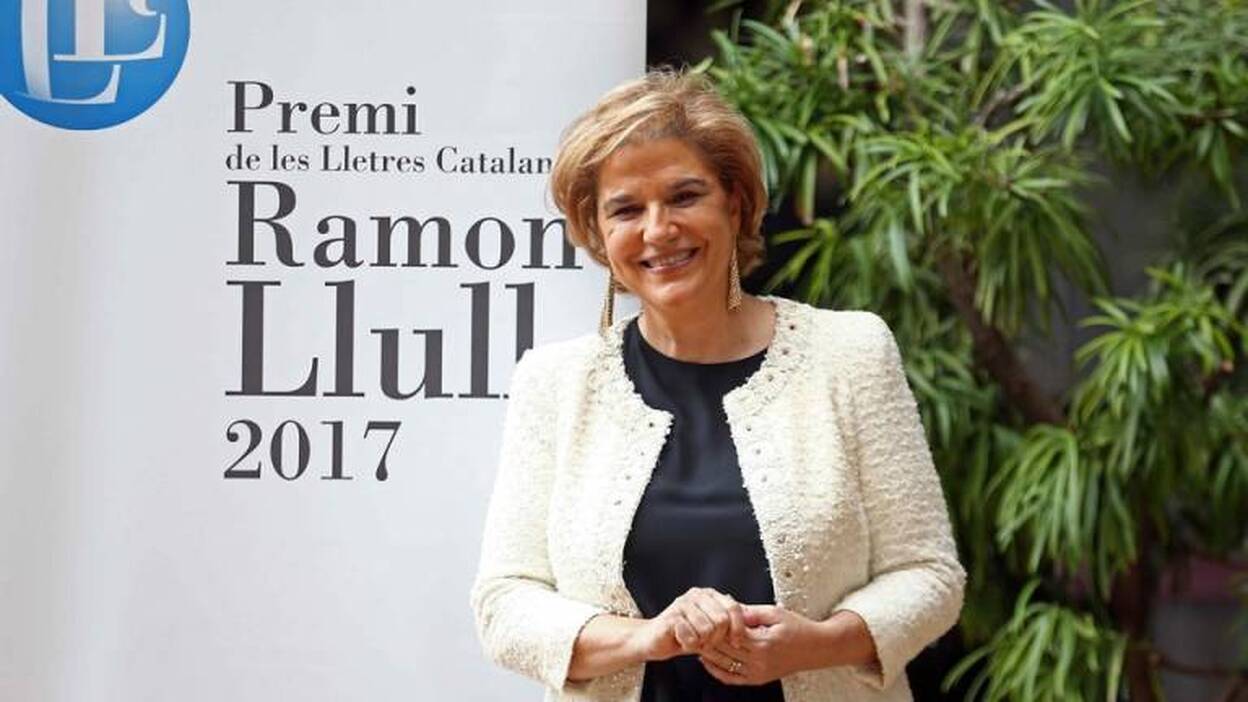 La periodista Pilar Rahola gana el Ramon Llull con "Rosa de cendra"