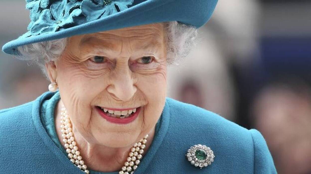 Isabel II inaugura un centro para la lucha contra los ataques cibernéticos