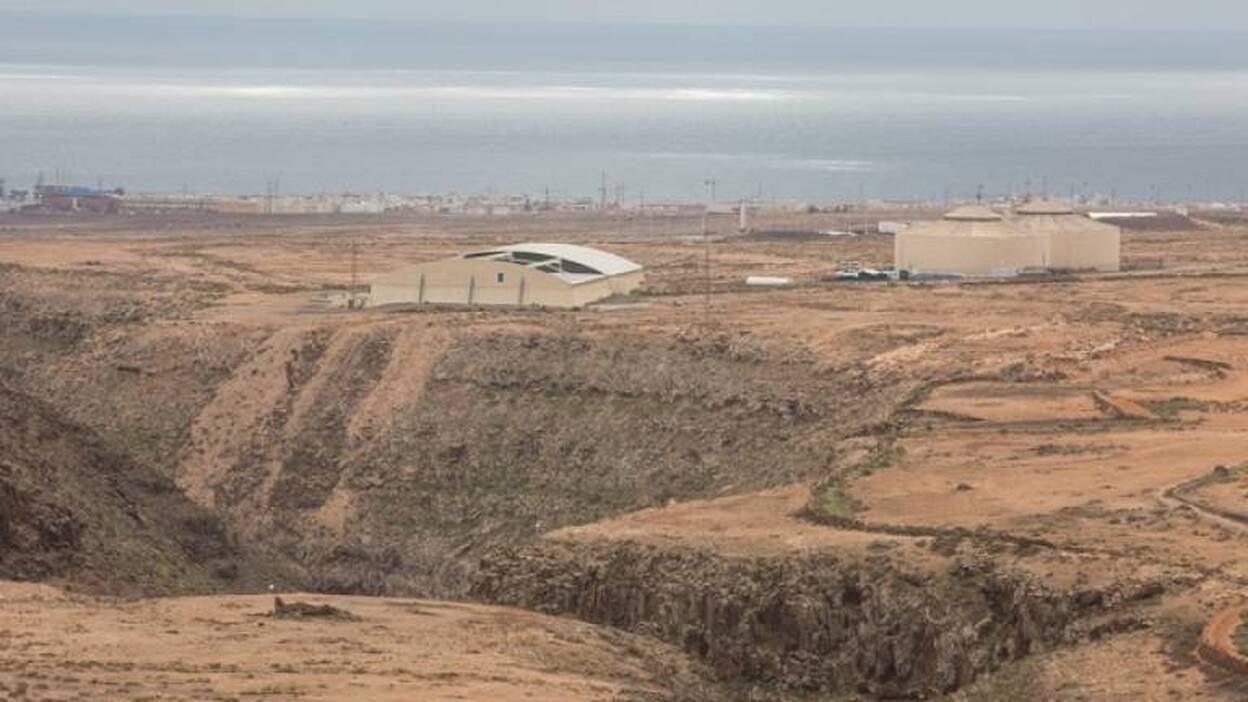 Dos molinos eólicos subirán agua desalada a La Calderetilla "a coste casi cero"