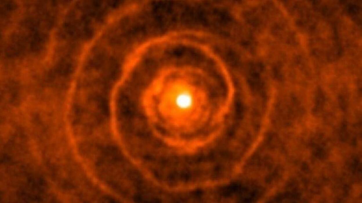 Descifrado el patrón espiral de una peculiar estrella binaria