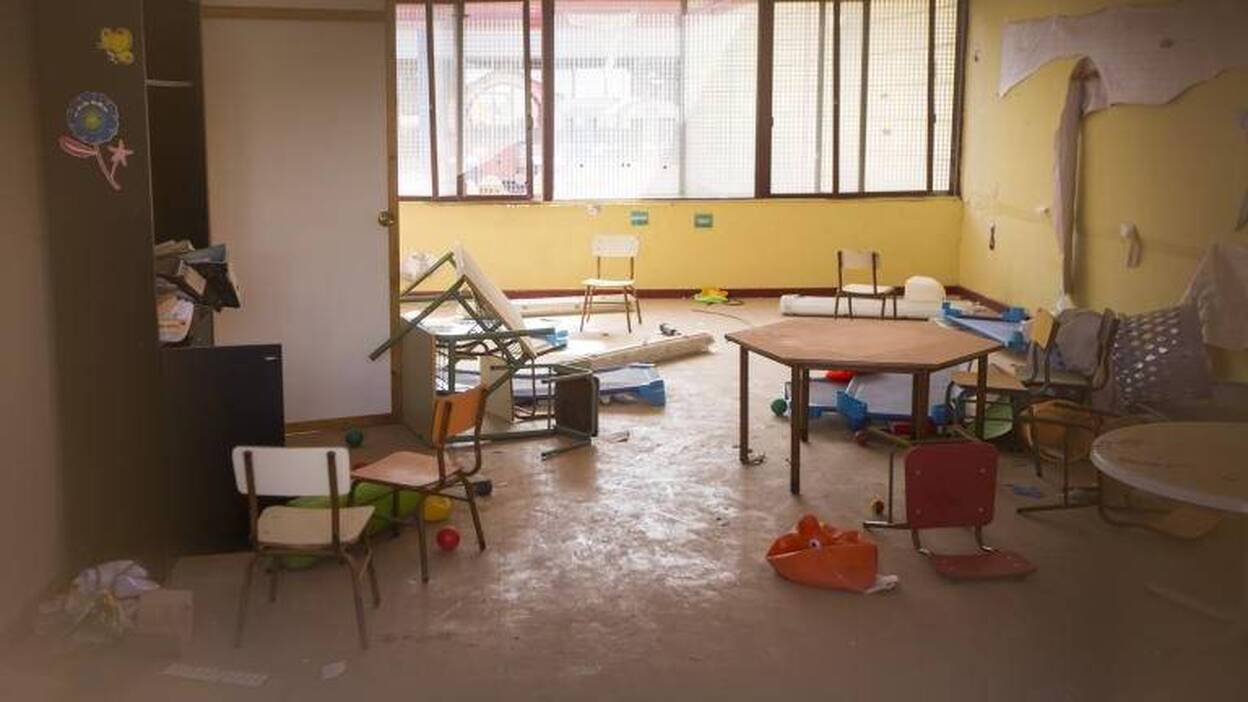 Una veintena de okupas toma la guardería de Las Remudas