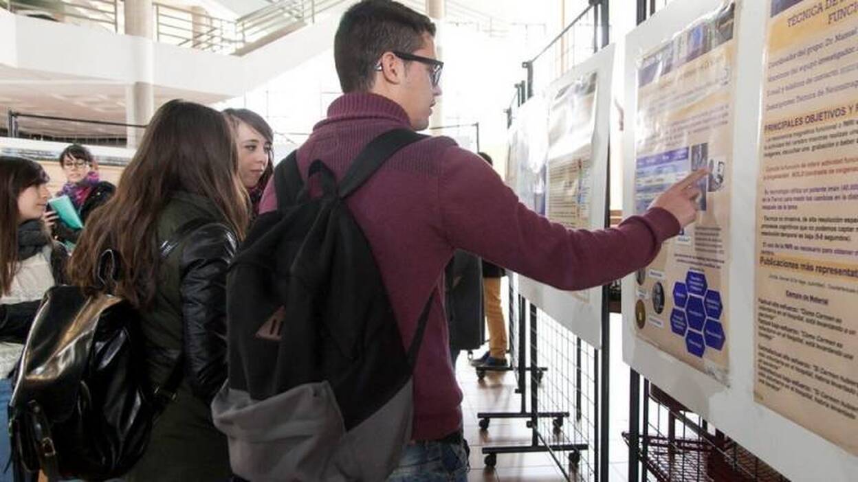 Educación concede más de 5.000 becas universitarias este curso