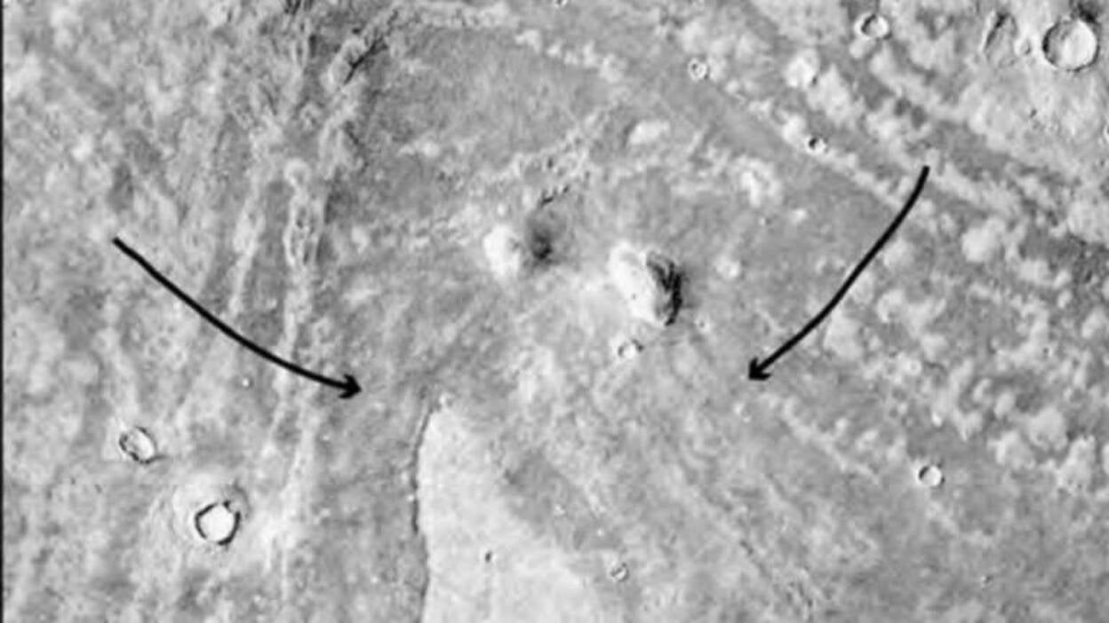 Un cráter de impacto en Marte se relaciona con un tsunami gigante