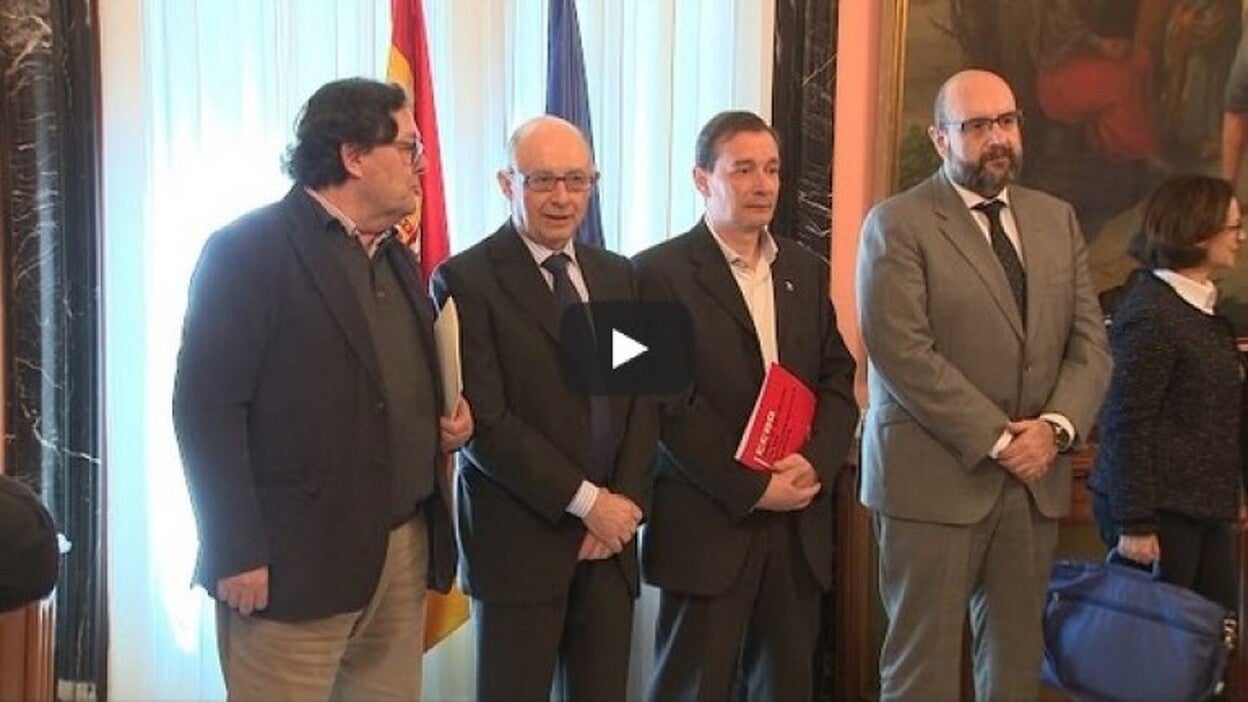 Montoro firma con los sindicatos el acuerdo de empleo público