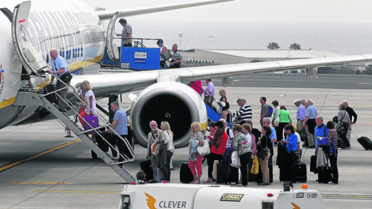 Canarias inicia el verano con 22 nuevas rutas aéreas