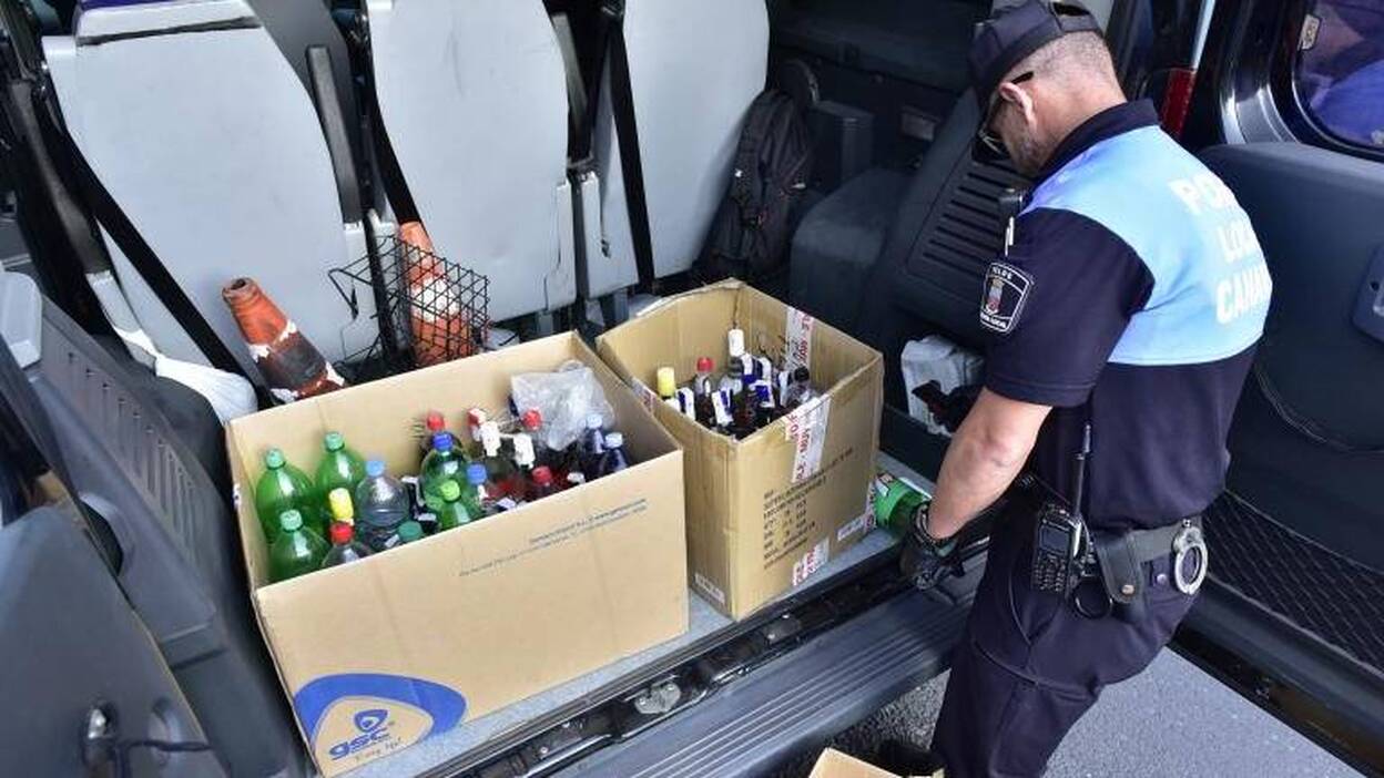 La policía requisa 200 botellas de alcohol a menores en el coso