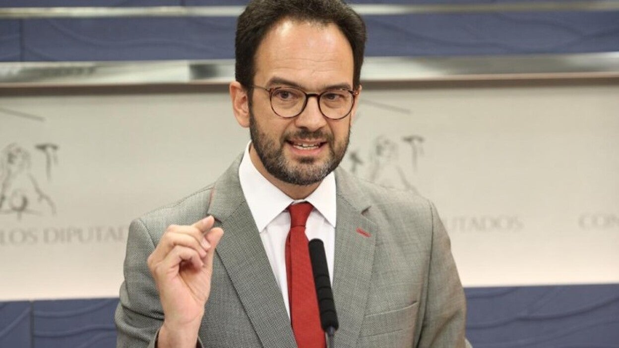 El PSOE señala que Catalá "está bajo sospecha" y debe dar explicaciones