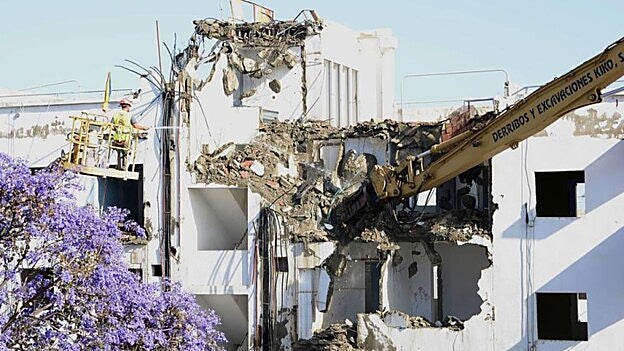 El derribo se prolongará dos meses y el nuevo inmueble se construirá a partir de junio. /  Acfi Press