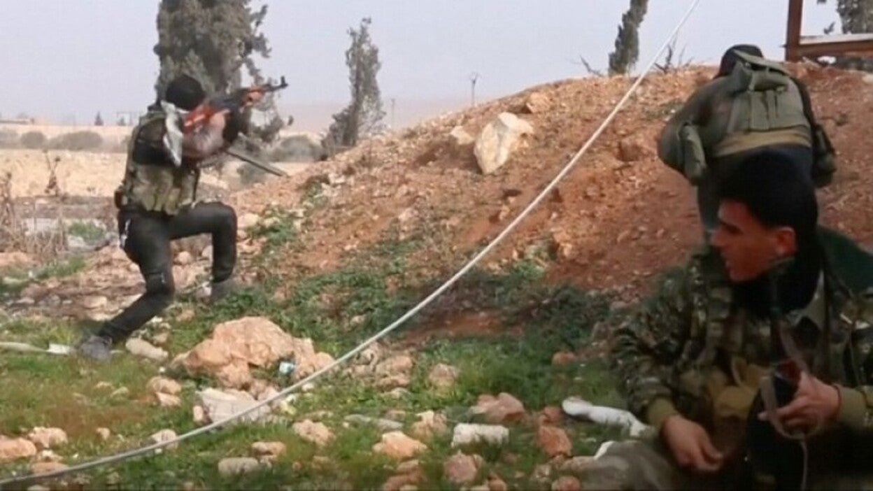 Continúan los choques entre EI y FSD en el Éufrates