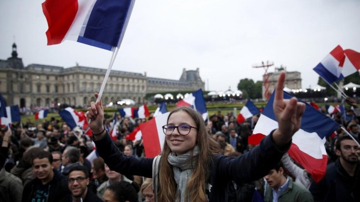 Líderes internacionales aplauden triunfo de Macron