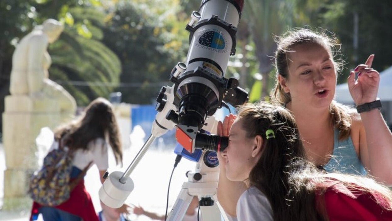 'Mayo Científico' propone un viaje por la ciencia más representativa de Canarias