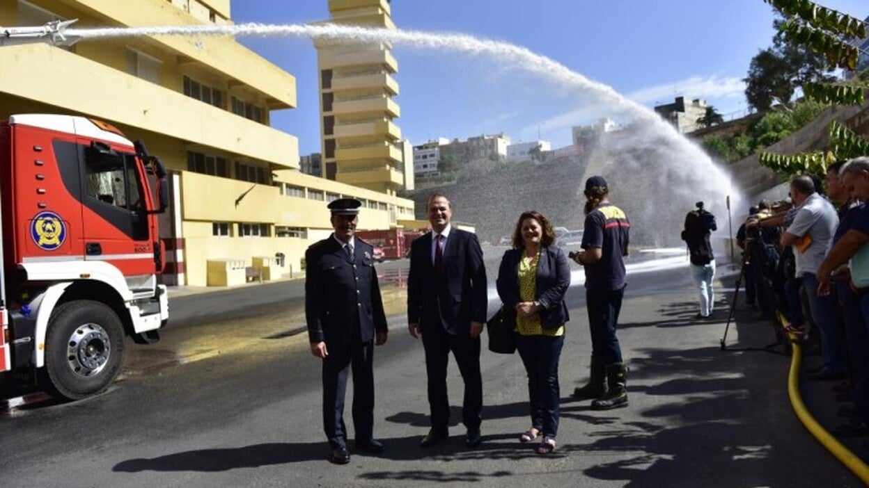 El Ayuntamiento cesa al jefe de Bomberos