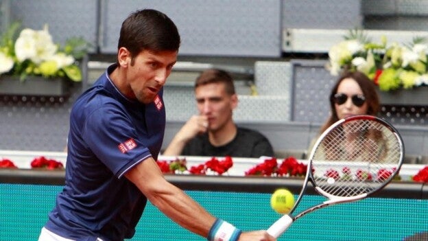 Djokovic pasa a semifinales sin jugar por lesión de Nishikori