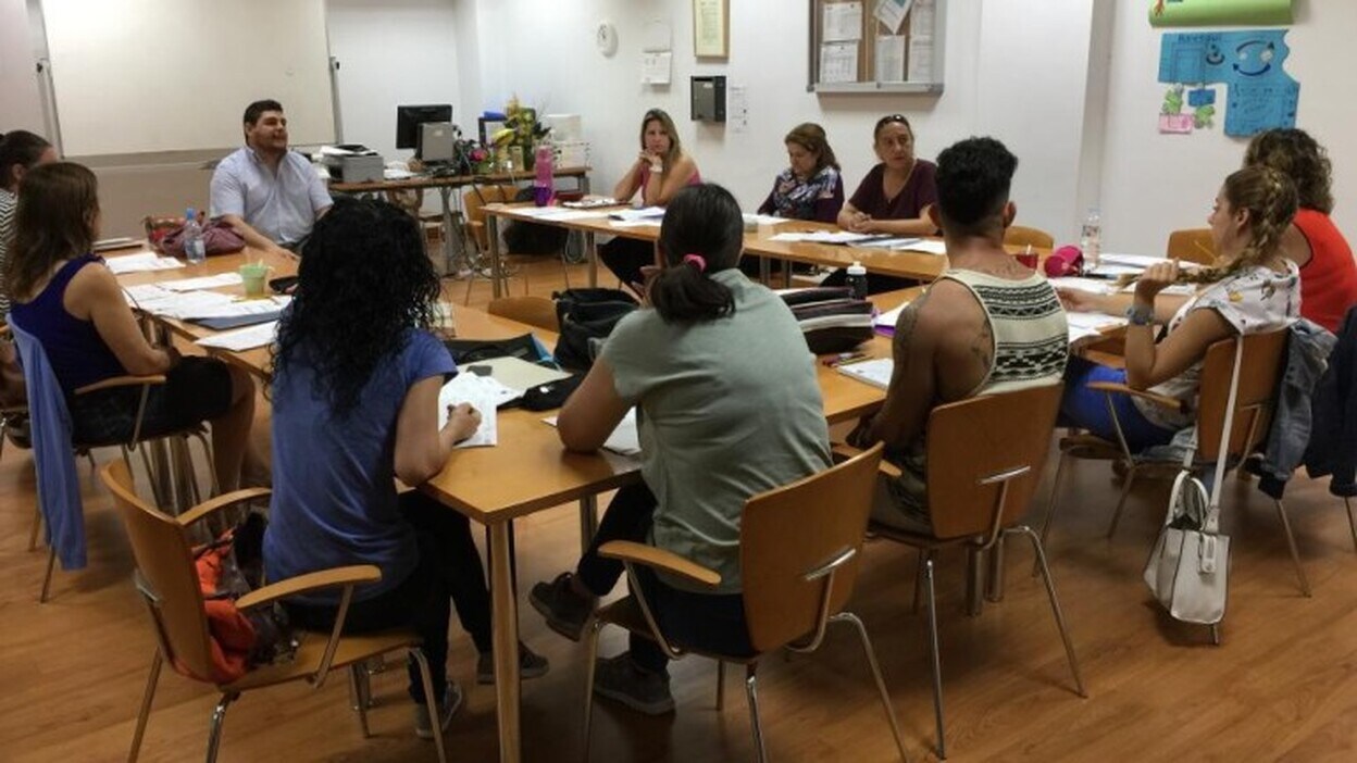 Tenerife impulsa un proyecto de formación en actividades administrativas