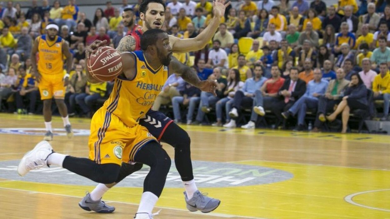 Corazón, acierto y a Vitoria (94-79)