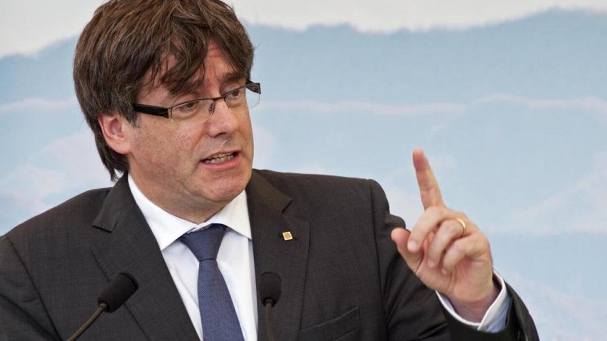Puigdemont convoca a los partidos favorables al referéndum