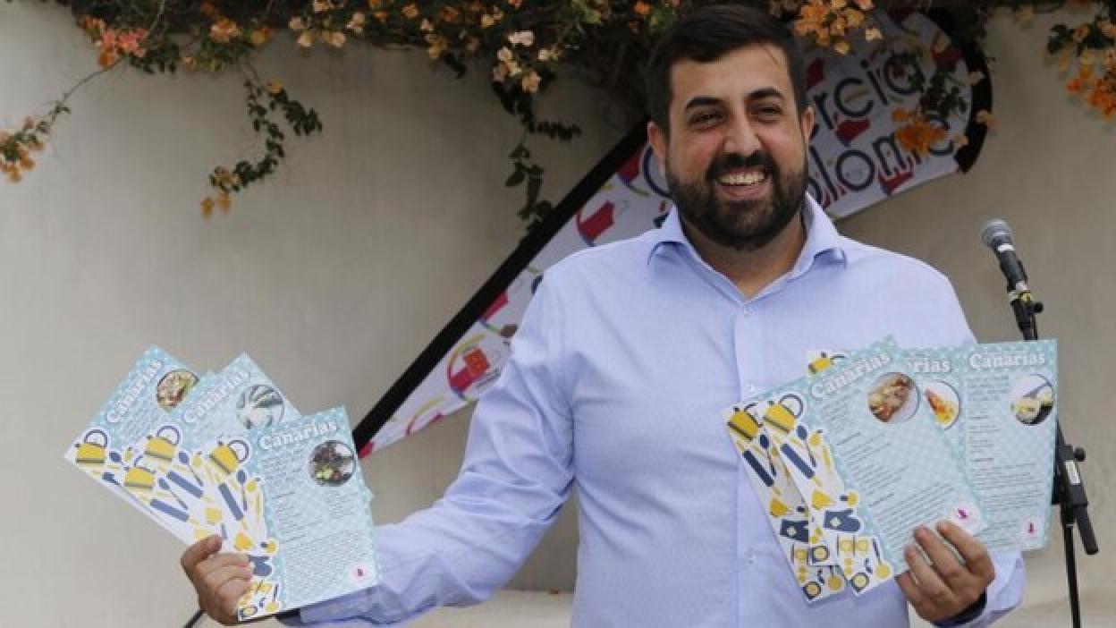 San Bartolomé estrena recetario de cocina por el Día de Canarias