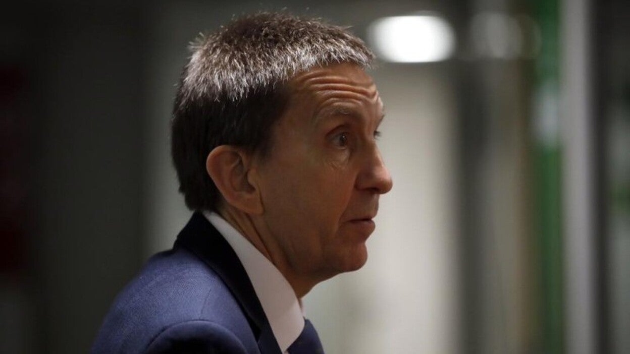 Moix dice no tener "apego" ni "interés" en el cargo