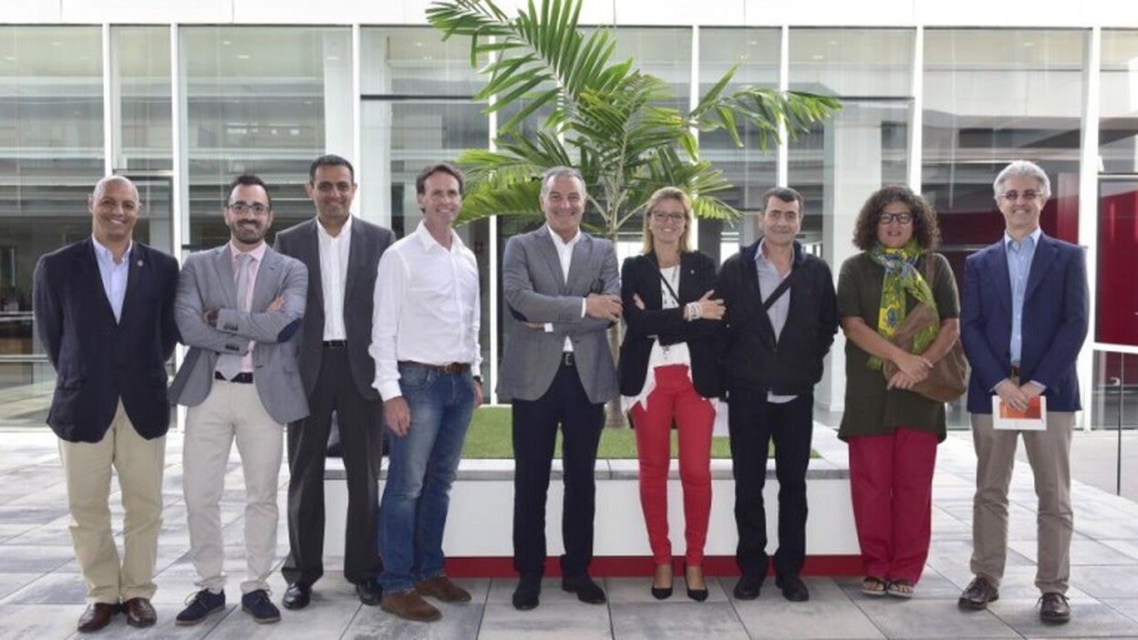 Un «desmadre» que hay que regular