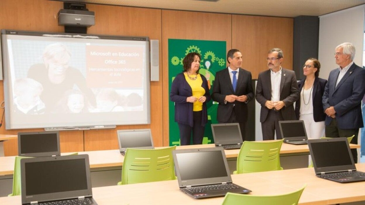 Los docentes se pondrán al día en ordenadores con el Aula Microsoft