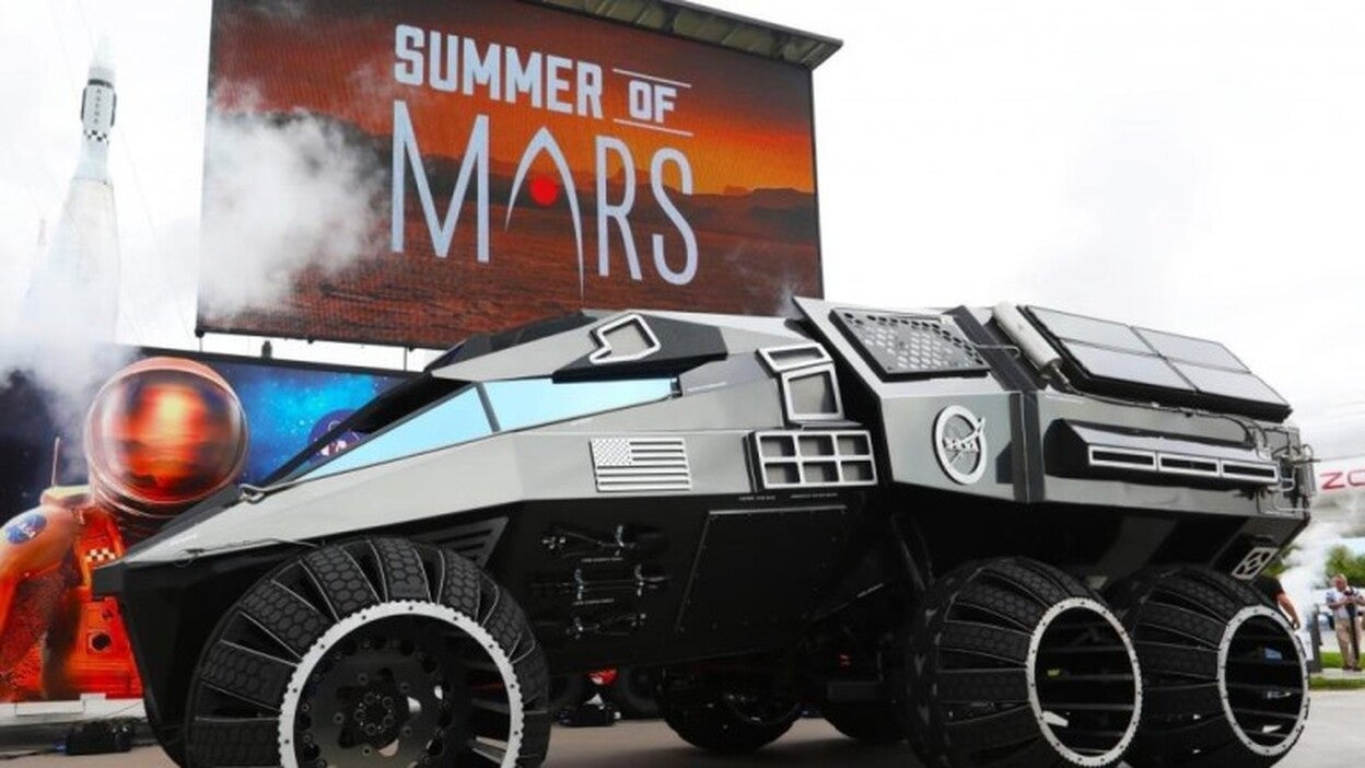 La NASA exhibe un concepto de rover marciano como una camioneta
