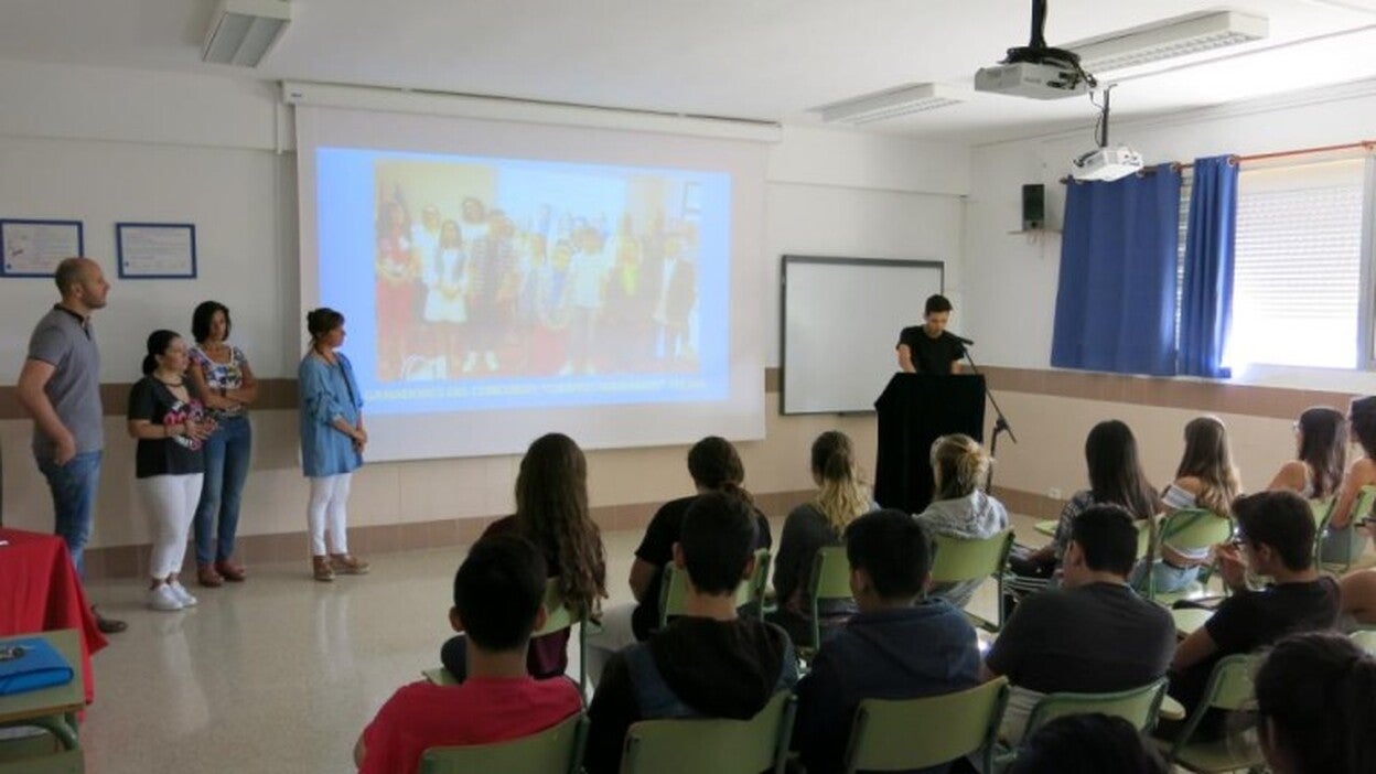 El alumno de Santa Lucía, Julián Junco Sáenz, gana el premio Cuentos Solidarios de la Fecam