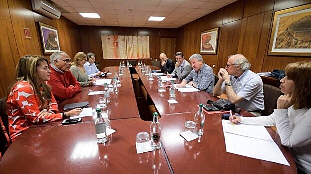 Consejo de administración del hotel Santa Catalina. /  C7