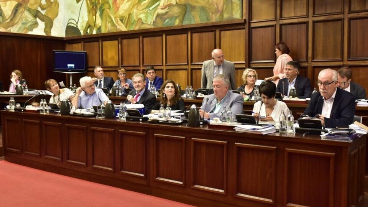 El saldo del Cabildo en los bancos se ha duplicado en este mandato