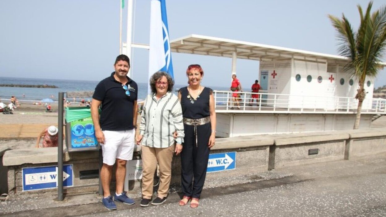 Se izan las banderas azules en las playas del Duque, Fañabé y  Torviscas