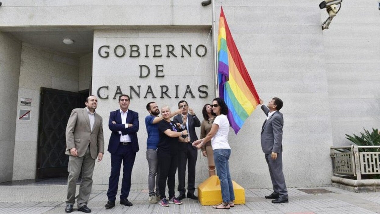 El Orgullo ondea en toda Canarias