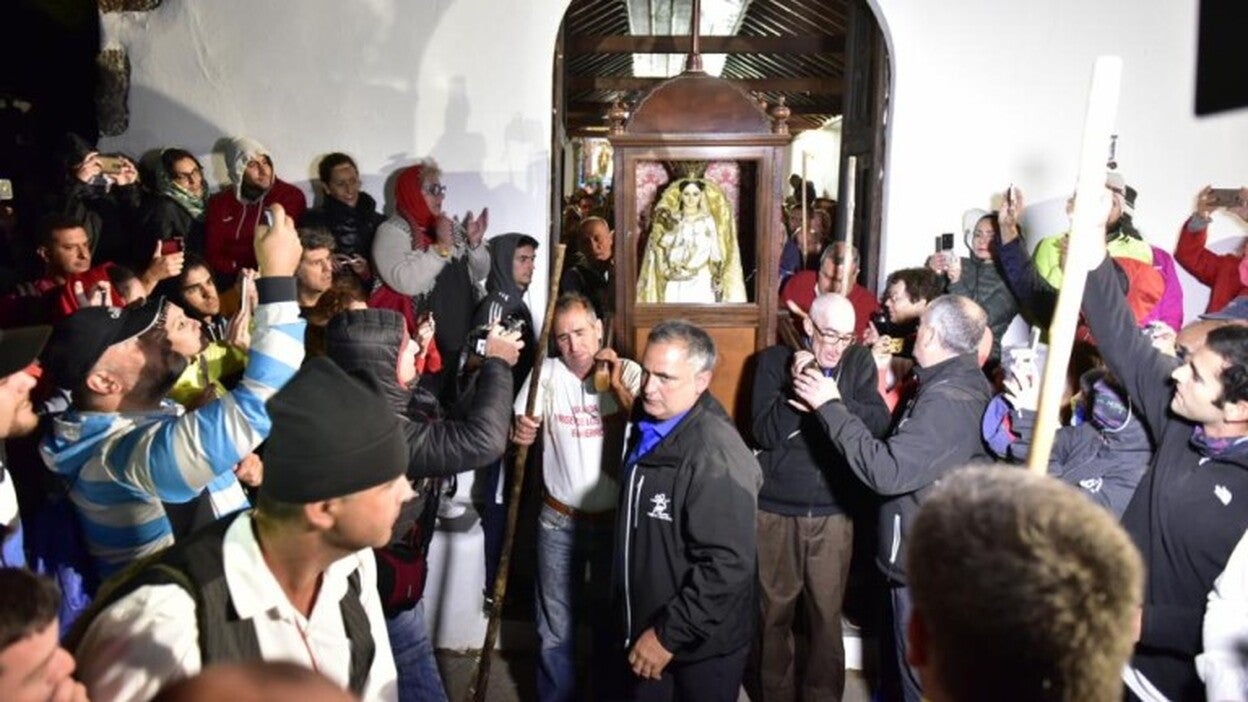 Los herreños se echan al camino