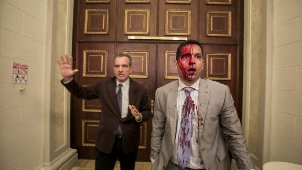 Grupos chavistas irrumpen en el Parlamento venezolano