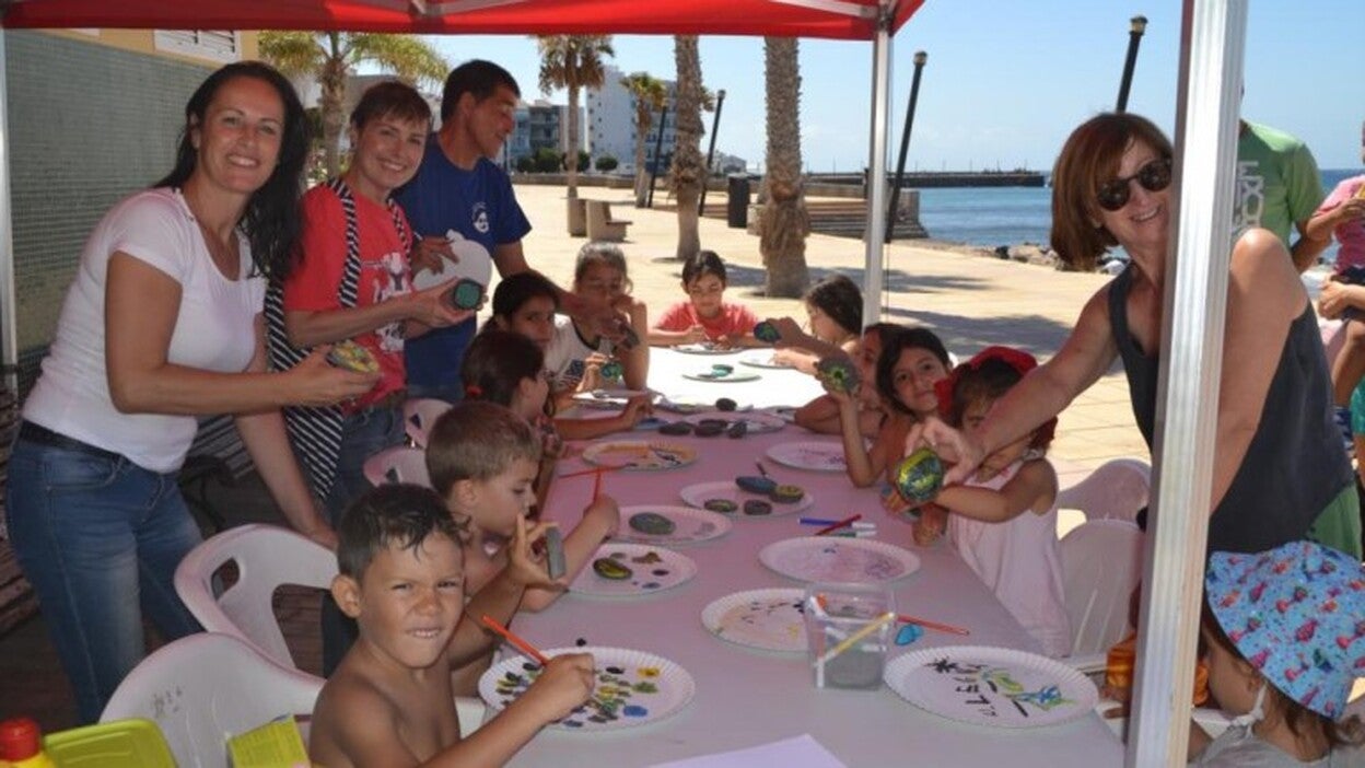 Los pequeños aprenden en Arinaga sobre las especies marinas